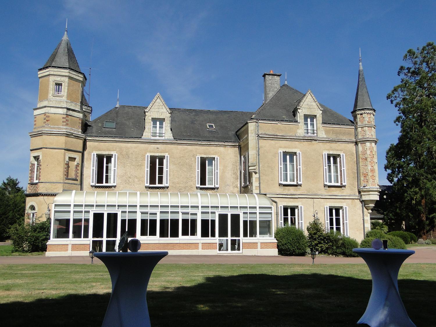 拉费里耶尔酒店 Châteaubriant 外观 照片